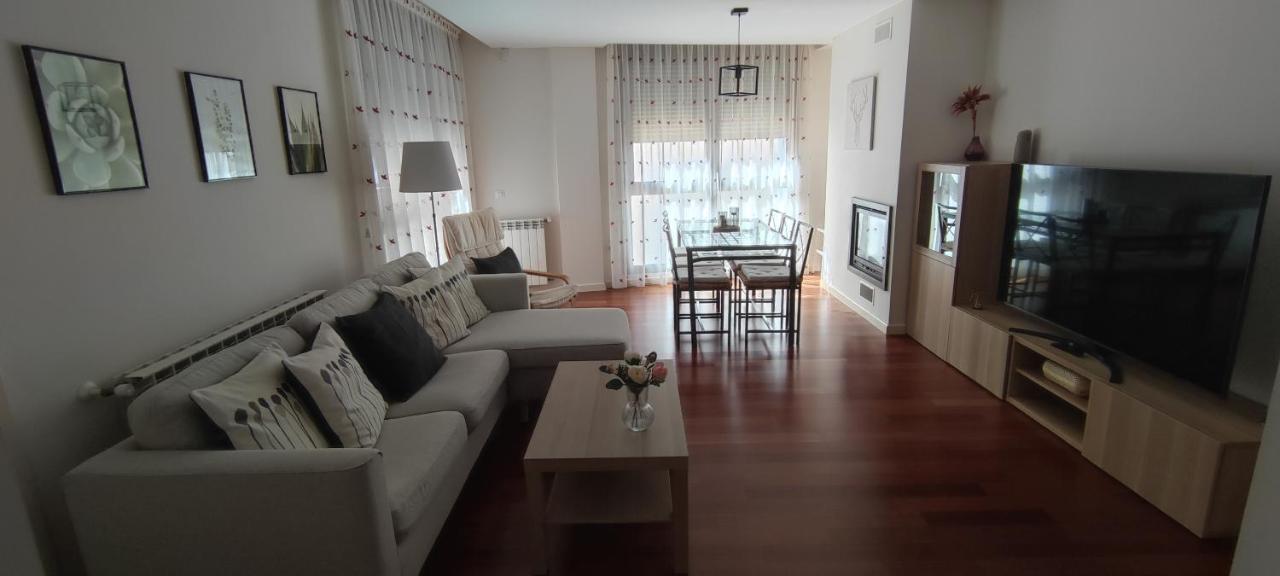 Apartment Margas Pirineos, Golf Y Piscina Sabiñánigo