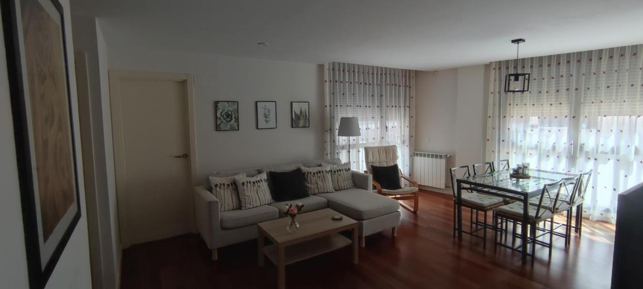 Apartment Margas Pirineos, Golf Y Piscina Sabiñánigo