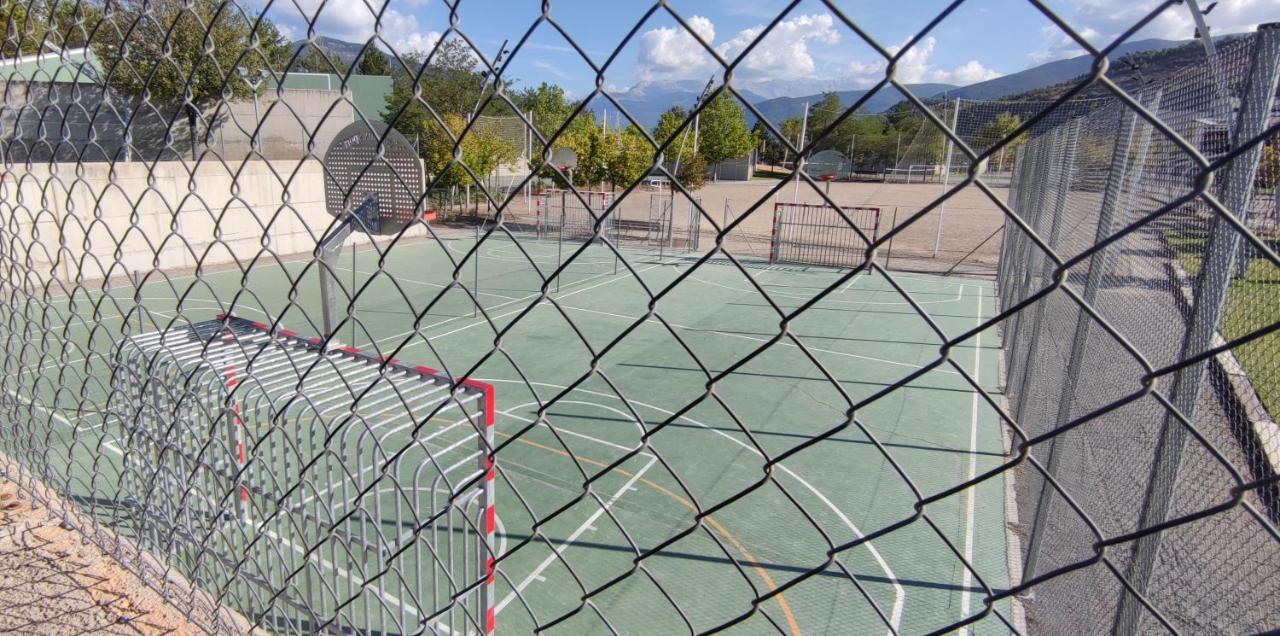 Margas Pirineos, Golf Y Piscina *